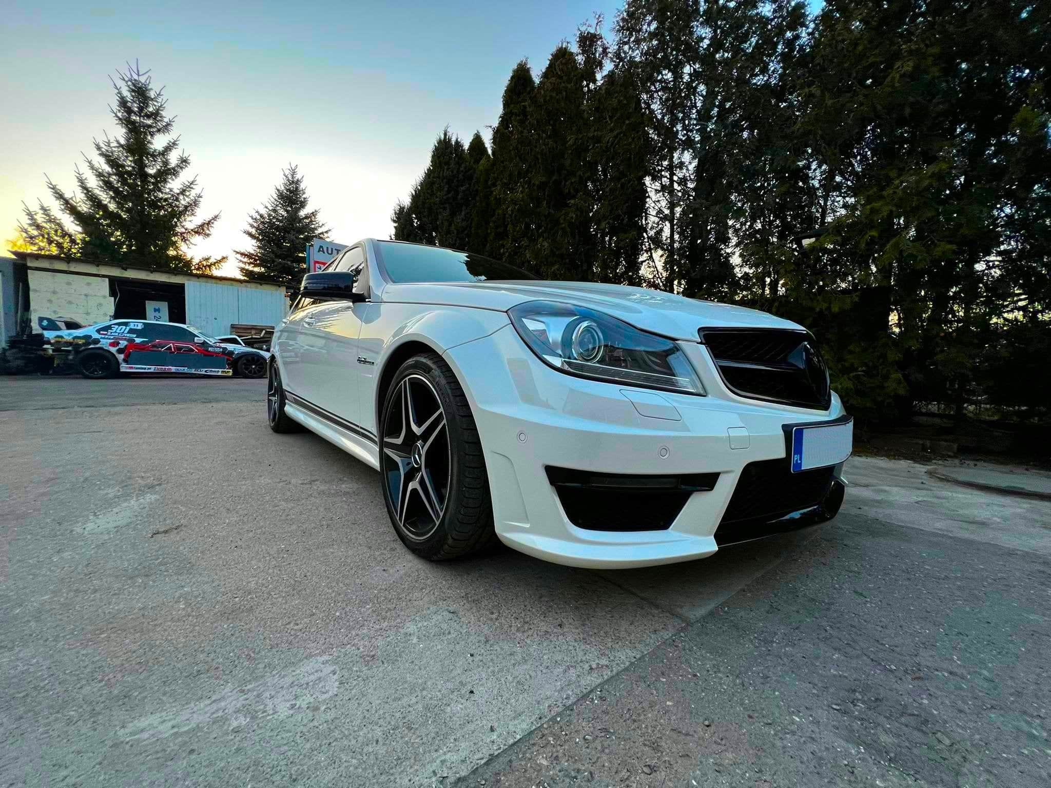 Mercedes C63 AMG